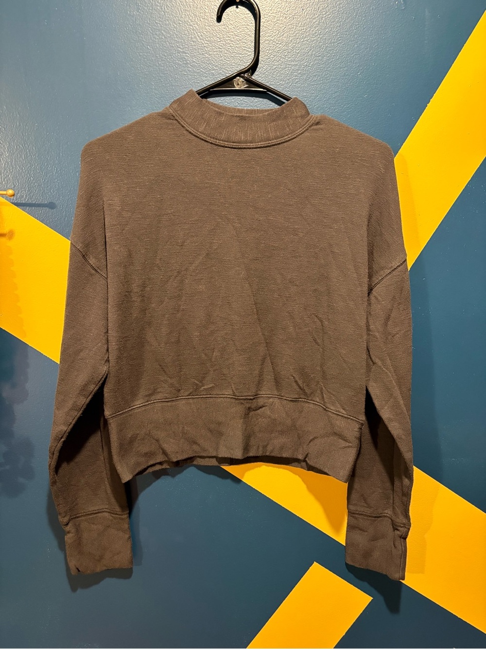 Fabletics Charcoal Gray Mock Neck Cropped Lightweight Sweater EUC